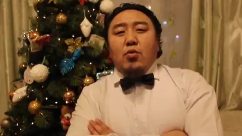 Новогодняя песня крупным планом