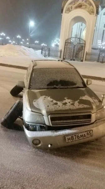 Машина после снегопада
