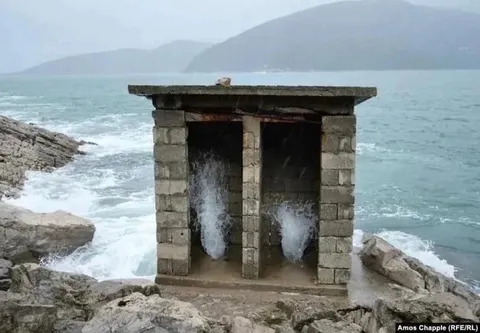 Туалет у самого моря