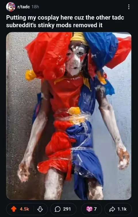Cursed Pomni Cosplay