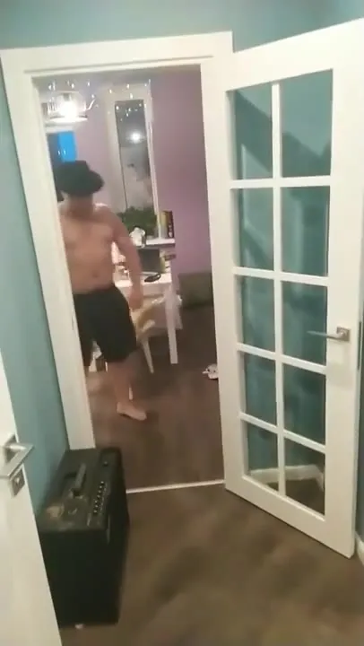 Ковбой знакомится с собакой