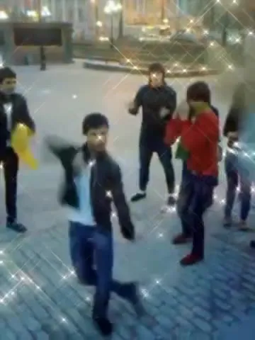 Неловкий танец на площади