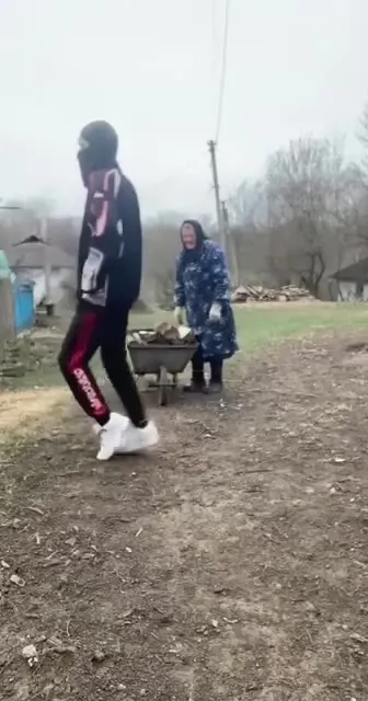 Танец у тачки под Billie Jean