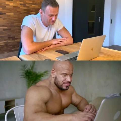 Два человека за ноутбуком
