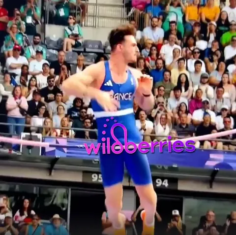 Логотип Wildberries на спортсмене