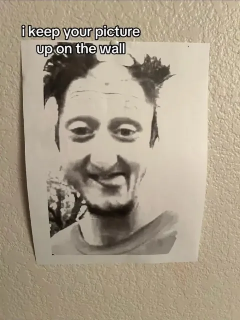 I Keep Your Picture on the Wall
