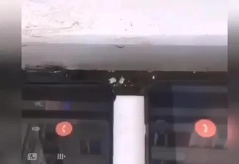 Телефоны звонят друг другу