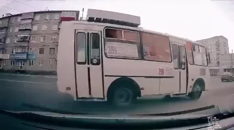 Бесконечный поток автобусов