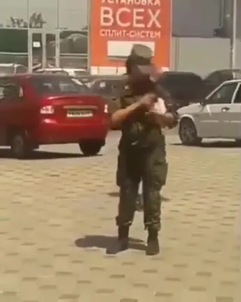 Танец военного под JoJo