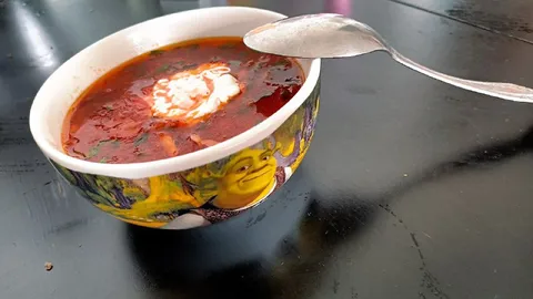 Борщ в миске со Шреком