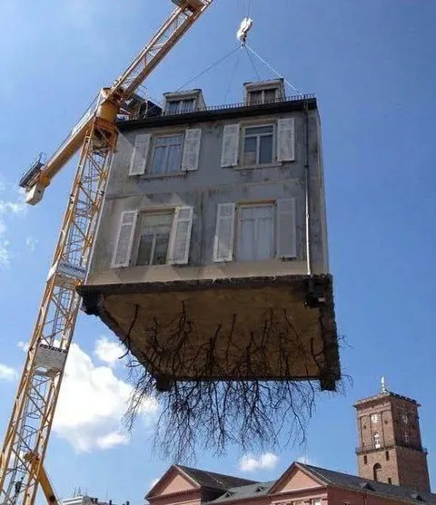 Дом, который не хотел переезжать