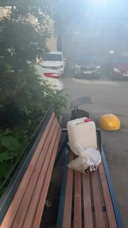 Схрон с алкоголем в кустах