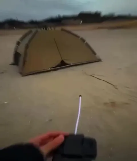 Палатка оживает на пляже