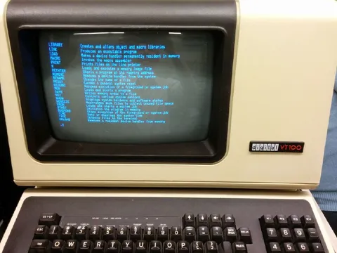 Старинный компьютер Digital VT100