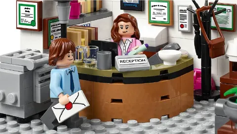 Lego Receptionist Accepts a Letter