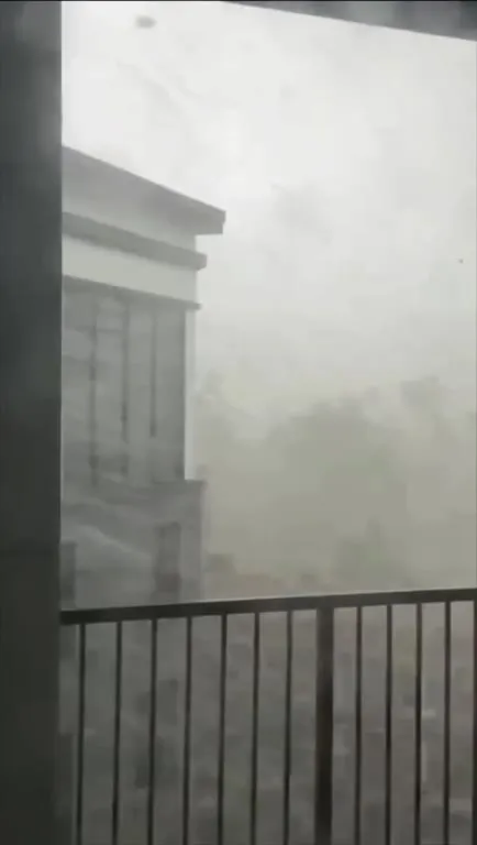 Балкон во время бури
