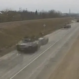 Призрачная колонна на дороге