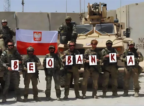 Солдаты с буквами на фоне танка
