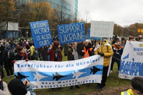 Сибирь против войны на митинге