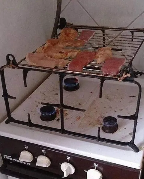 Мясо на газовой плите