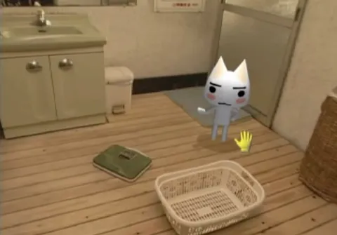 Котик в ванной с корзиной