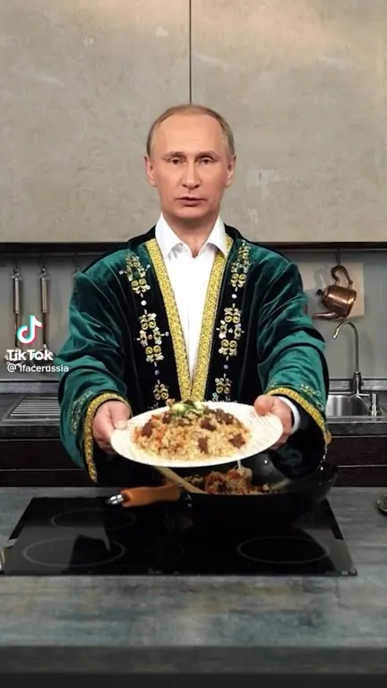 Путин готовит плов