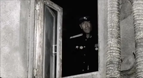 Офицер заглянул на застолье