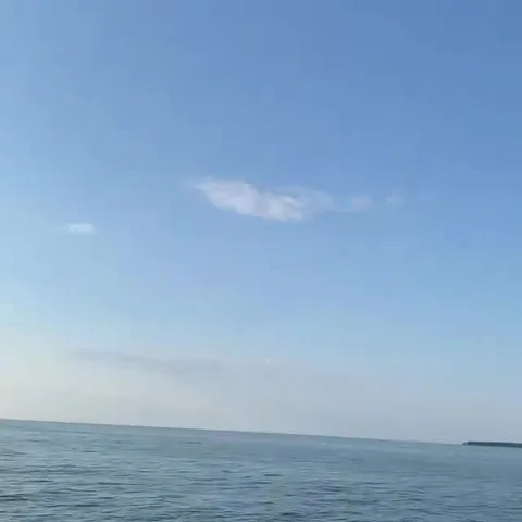 Прыжок в море с лодки