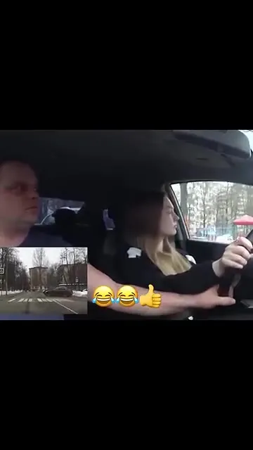 Папа учит дочку водить