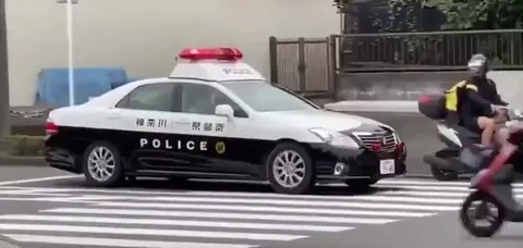 Driver Please Stop on the Left