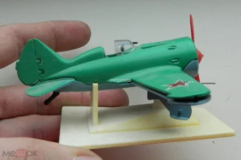 Игрушечный пилот F-16