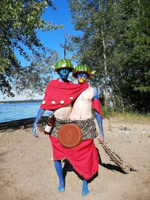 Синие воины на пляже