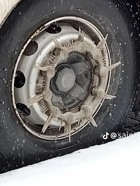 Колесо обросло шипами