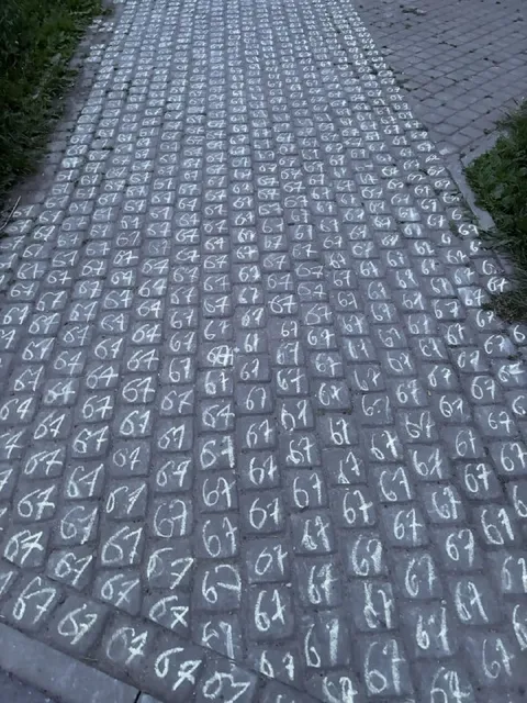 Тротуар из одних 67