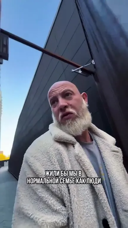 В семь утра в зал