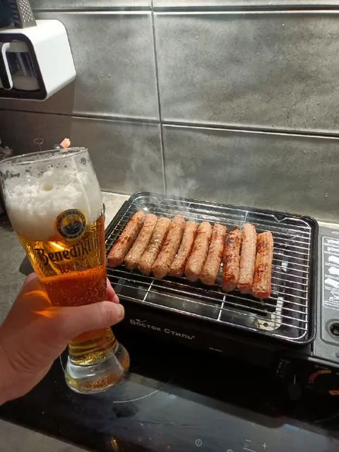 Воскресный вечер с пивом и колбасками
