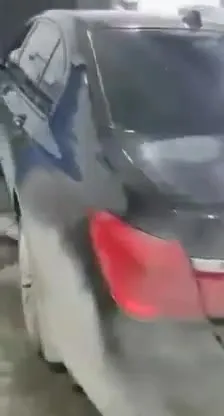 BMW в автосервисе разобрали до скелета