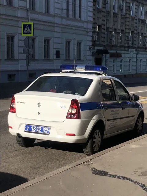 Полицейский Логан с необычным номером
