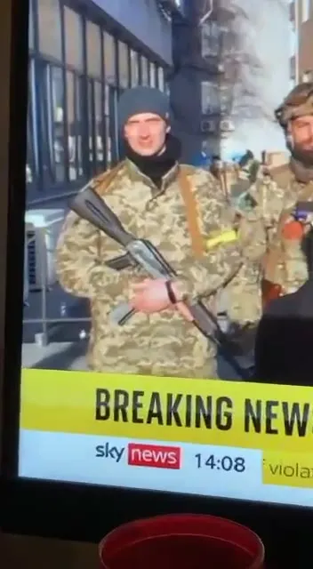 Усатый солдат на Breaking News