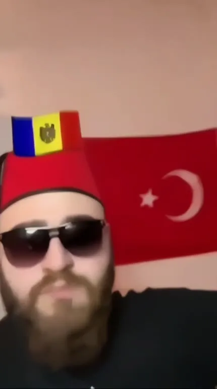 Флаги сменяются под марш