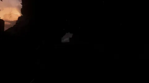 Мрачная пещера в темноте