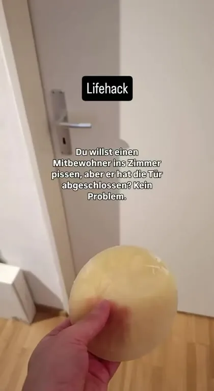 Piss-Eis-Platte unter der Tür