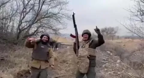 Солдаты танцуют под фонк