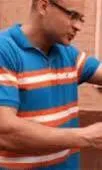 Мужчина смотрит вниз