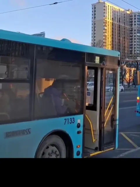 Эпичный отъезд автобуса
