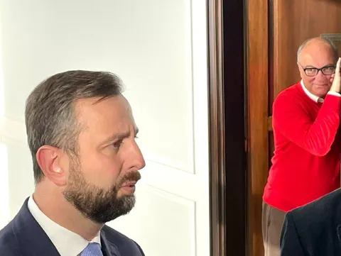 Зеленский смотрит на Майкла Скотта
