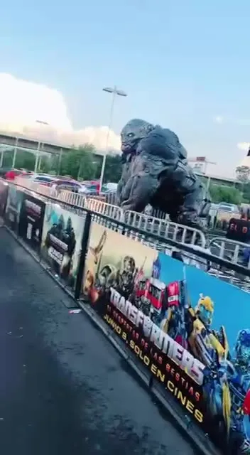 Niño descubre a Optimus Prime
