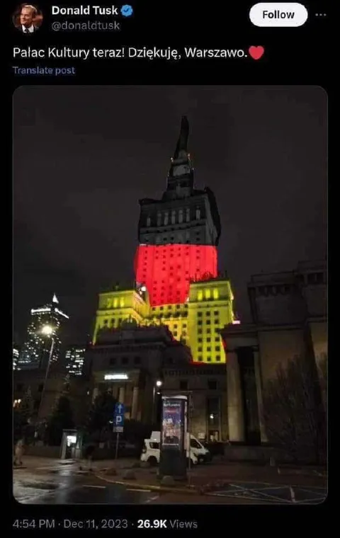Pałac Kultury w polskich barwach