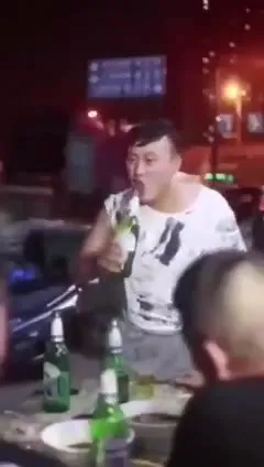 Залпом выпил и пошёл в пляс