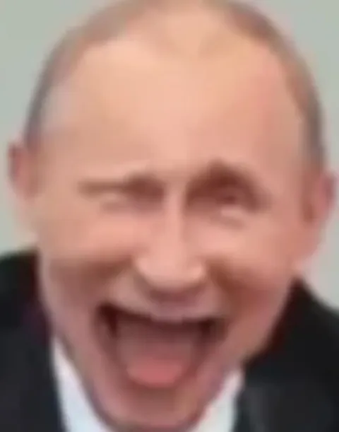 Путин громко смеётся